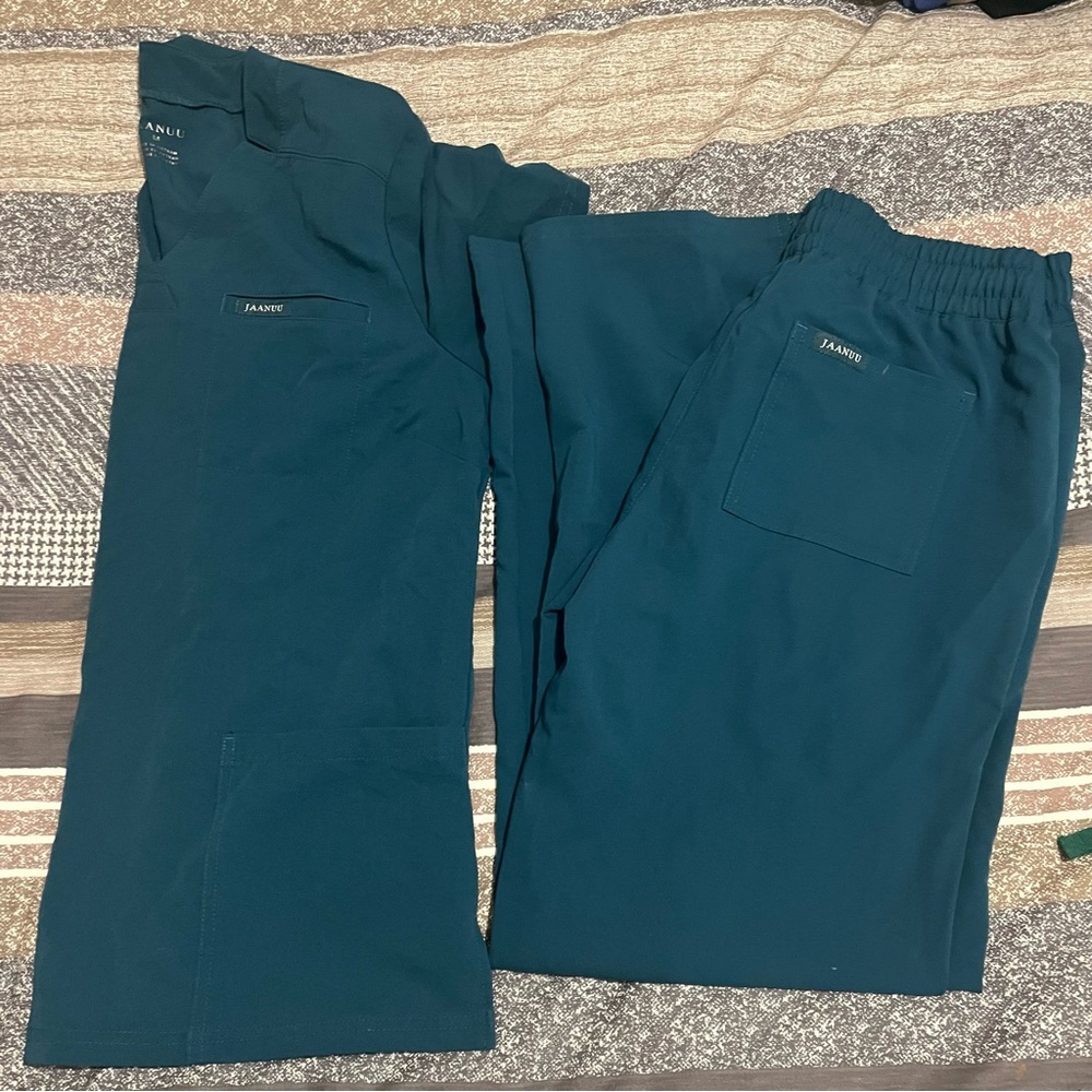 Jaanuu scrub set